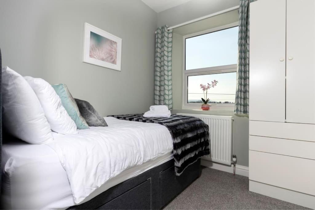 Auckland View - A Comfy & Spacious 4Bed With Views Coundon エクステリア 写真