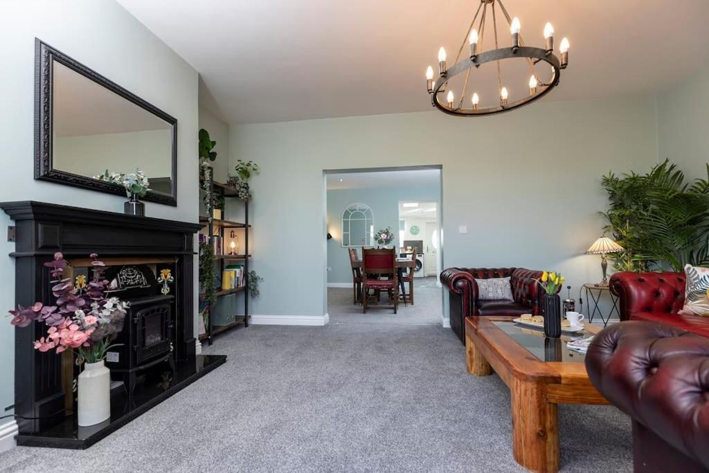 Auckland View - A Comfy & Spacious 4Bed With Views Coundon エクステリア 写真